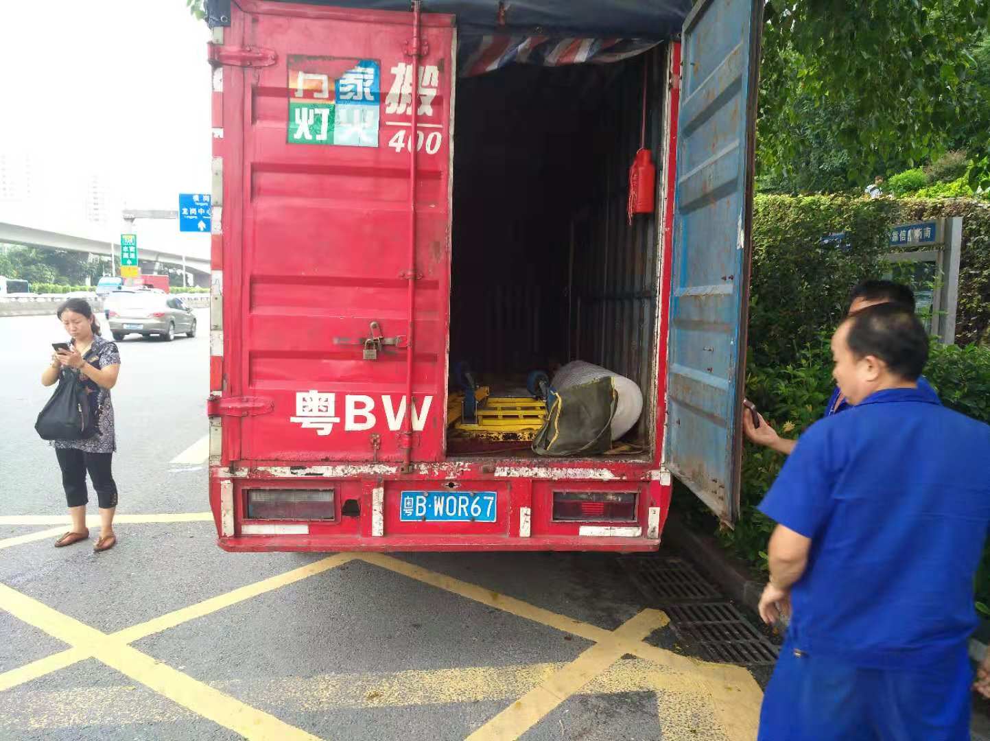 深圳搬家公司电话，人生就是博搬家欢迎你！