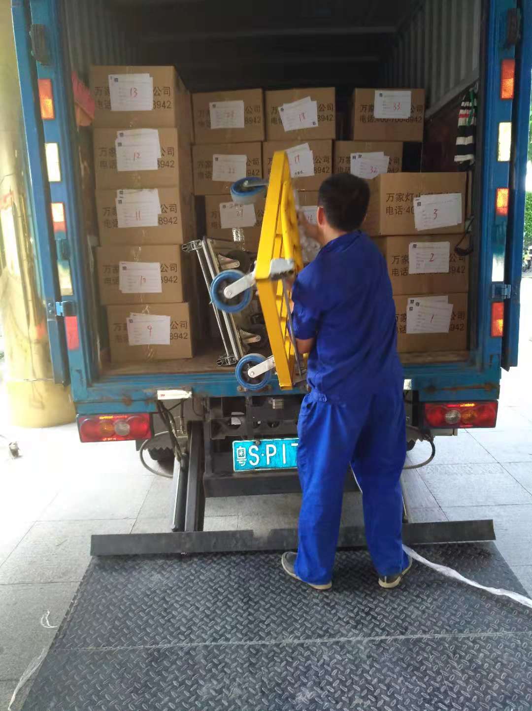  在深圳搬家怎么办，人生就是博搬家公司告诉你！