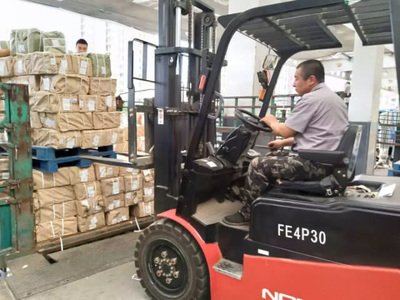 使用叉车搬家需要注意的细节